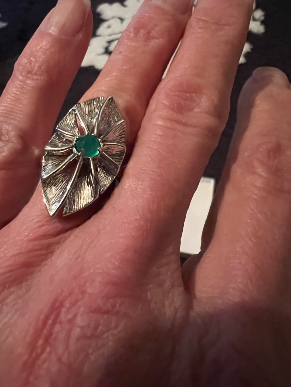 Kendra Scott Silver Leaf Statement Ring with Green Gem Stone, size 6